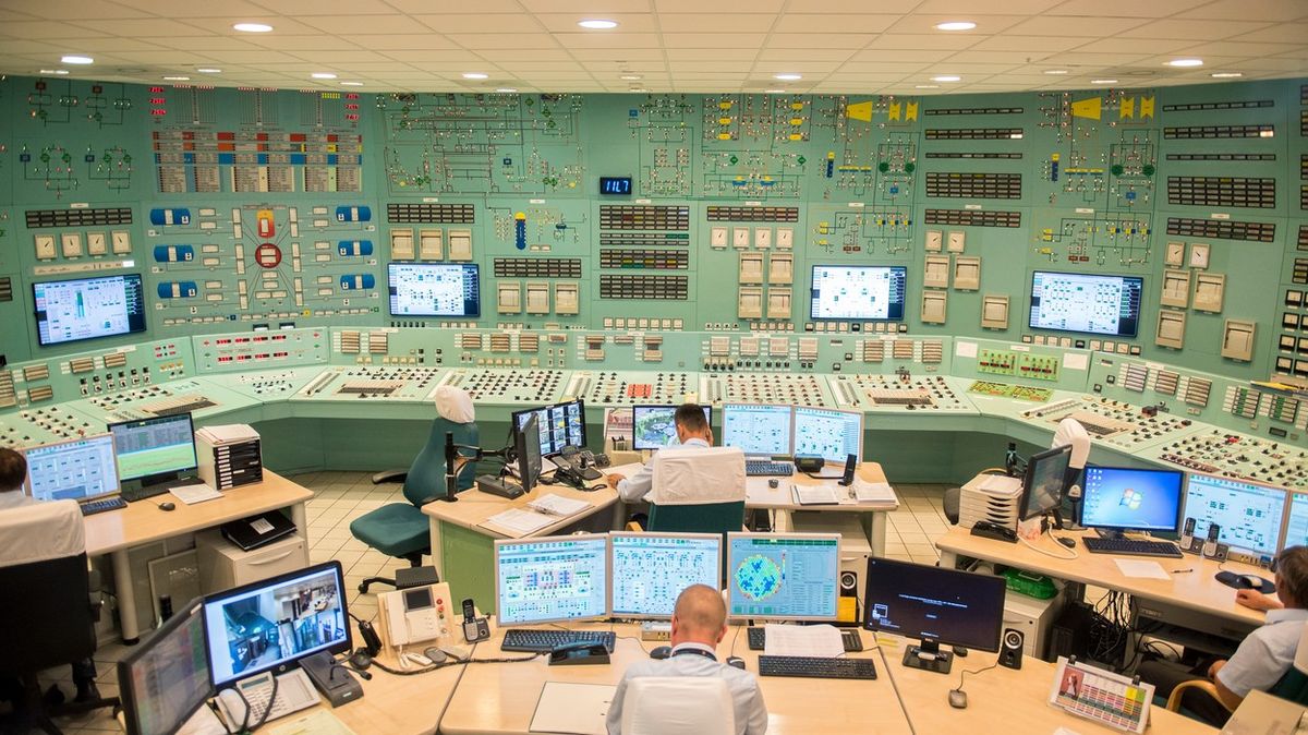 Stavba reaktorů kolem Česka: v Maďarsku Rusové, v Polsku Američané